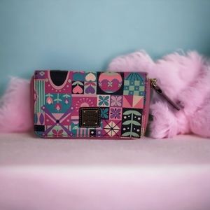 ✨Dooney & Bourke Disney It’s A Small World Wallet